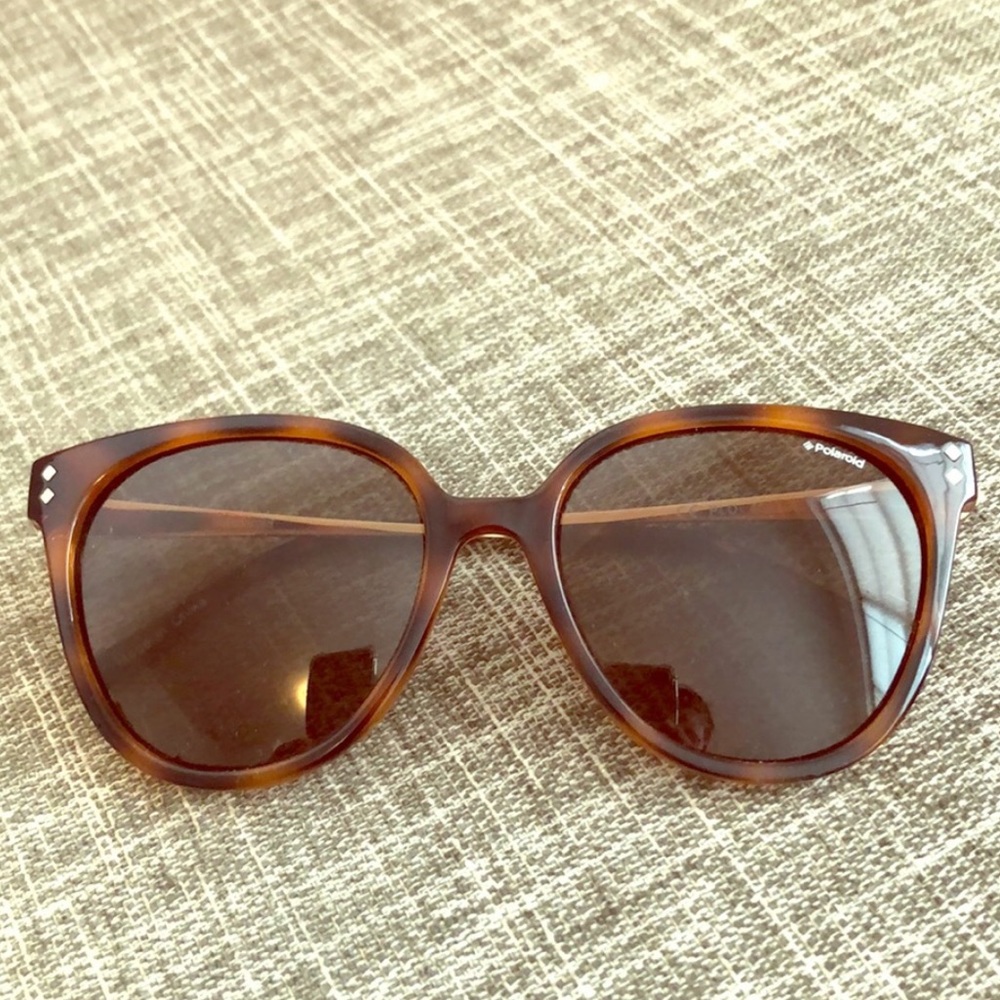 Brand new pair of Polaroid sunglasses